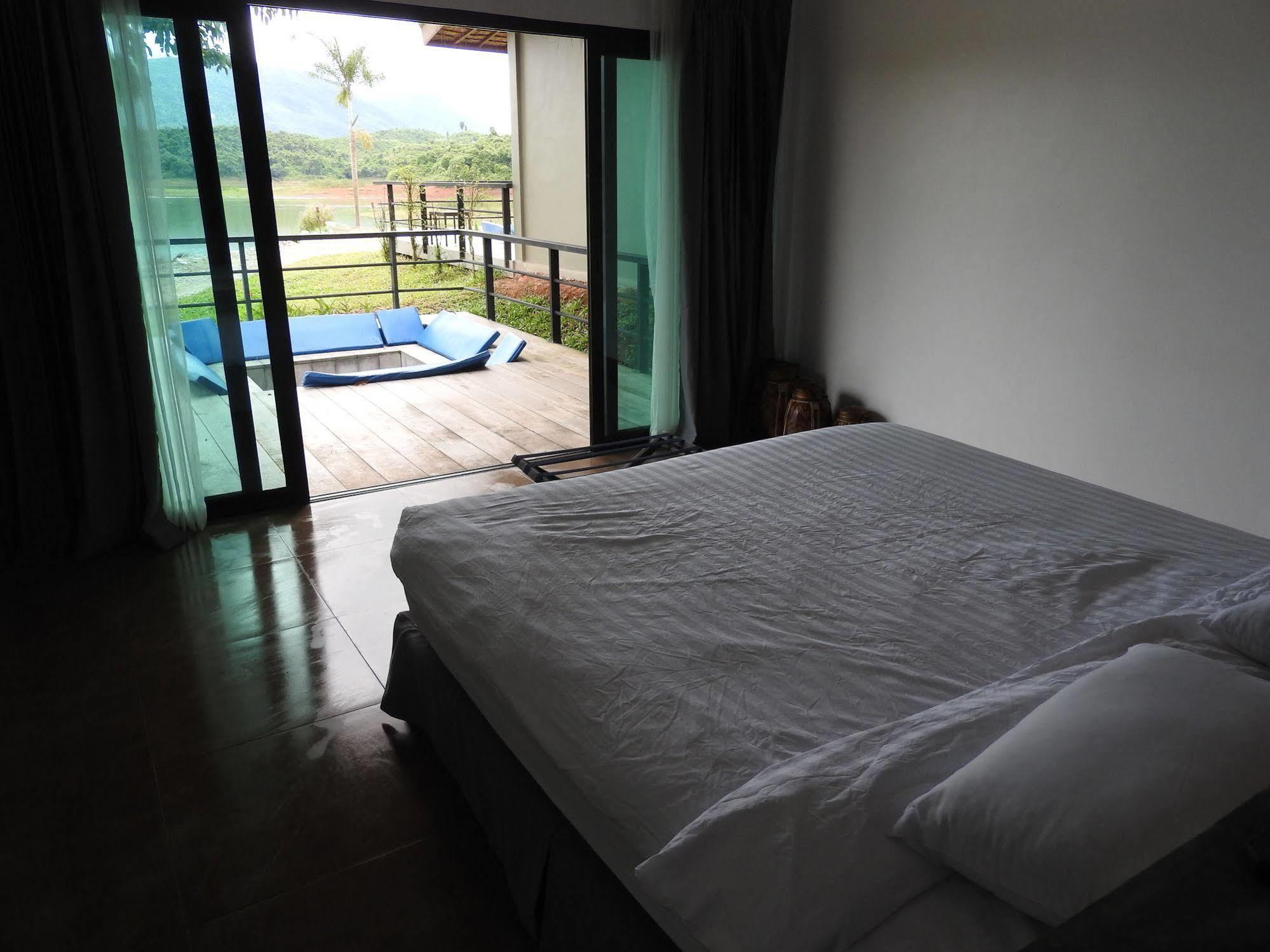 The Sanctuary Nam Ngum Beach Resort Vang Vieng Exterior photo