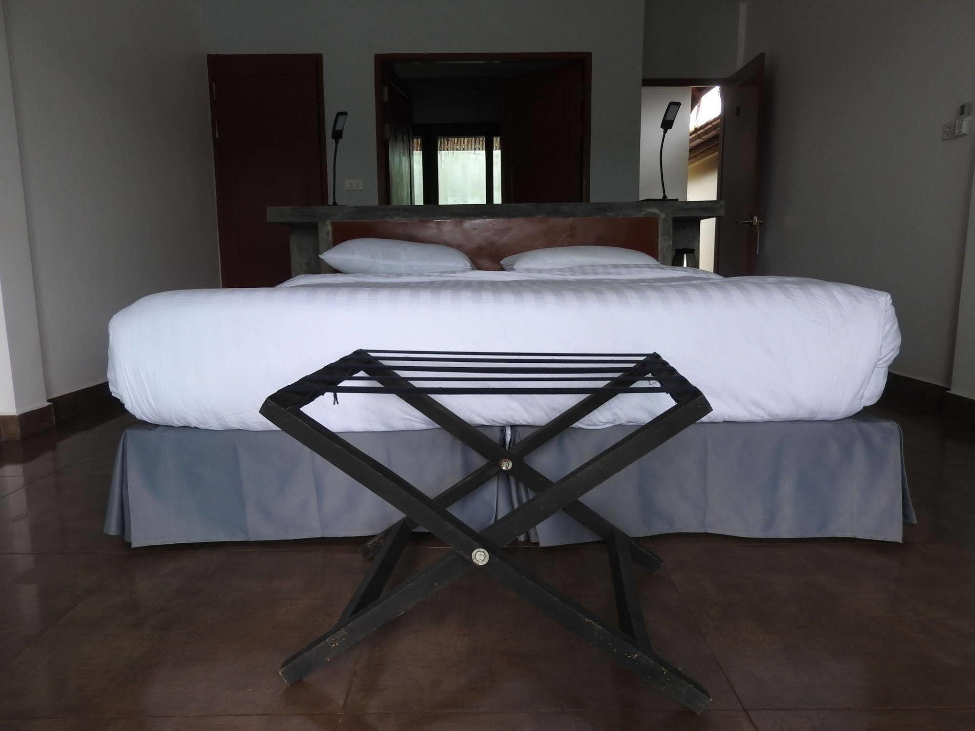 The Sanctuary Nam Ngum Beach Resort Vang Vieng Exterior photo